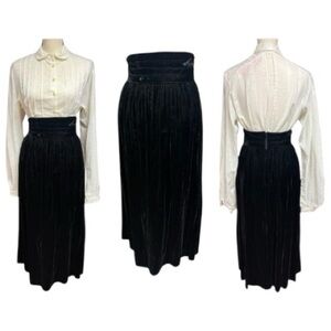 Vintage In Group Ltd. Velvet Skirt